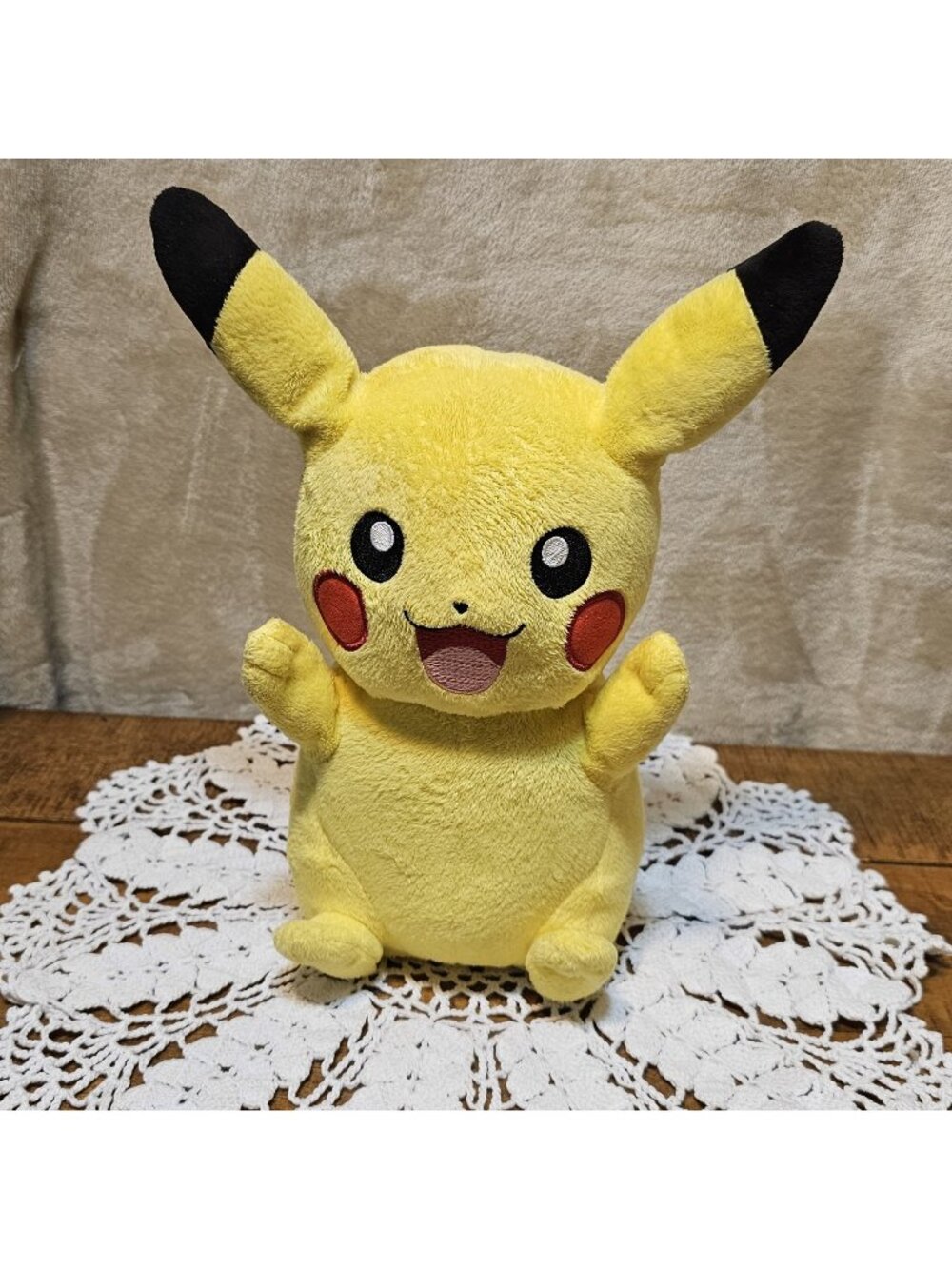 TOMY Pokemon Yellow Pikachu Electronic Talking & Light Up Plush Tested Works!